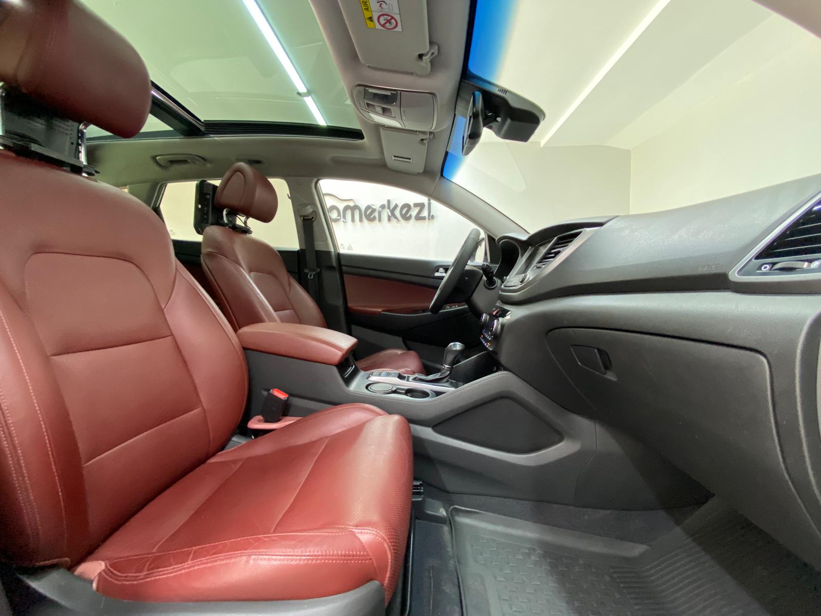HYUNDAI TUCSON 28